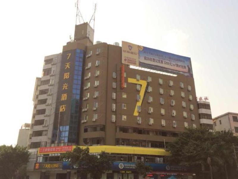7Days Inn Yunfu Luoding Central Buitenkant foto