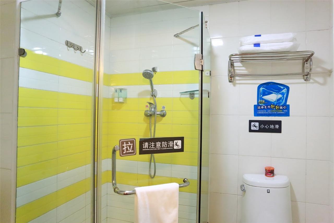 7Days Inn Yunfu Luoding Central Buitenkant foto